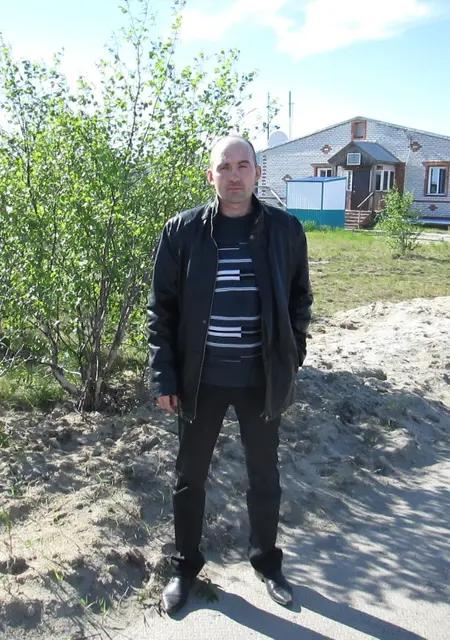 Дима из Сенгилея, ищу на сайте знакомства на одну ночь