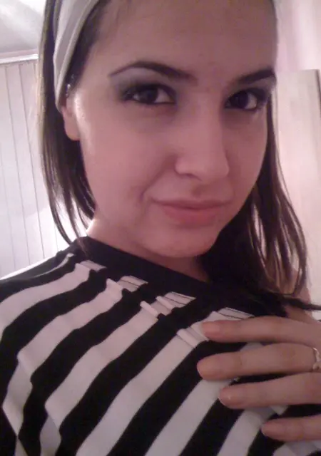 Юлия из Бугров, ищу на сайте постоянные отношения