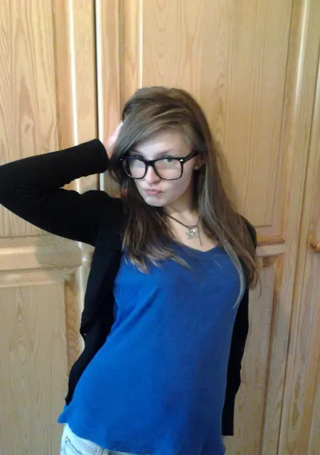 Я Лариса, 18, из Стрежевого, ищу знакомство для постоянных отношений