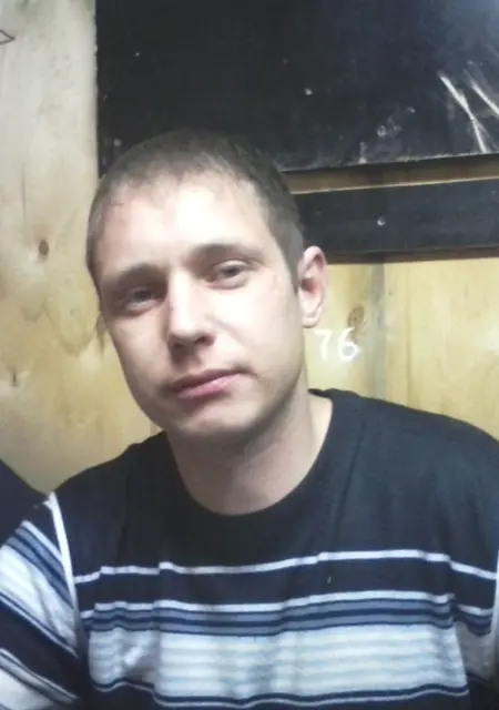 Я Максим, 38, из Дзержинского, ищу знакомство для постоянных отношений