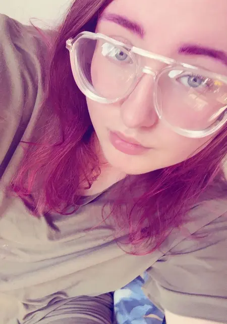 Я Алина, 18, из Чусового, ищу знакомство для постоянных отношений