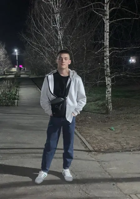 Я Сергей, 20, из Кызыла, ищу знакомства на одну ночь