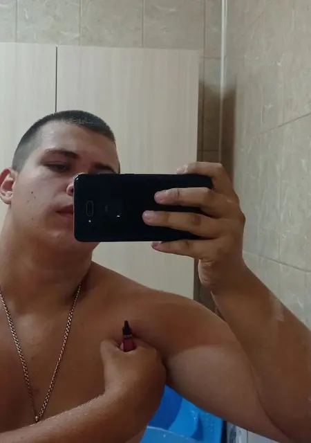 Никита из Каневской, мне 21, познакомлюсь на одну ночь