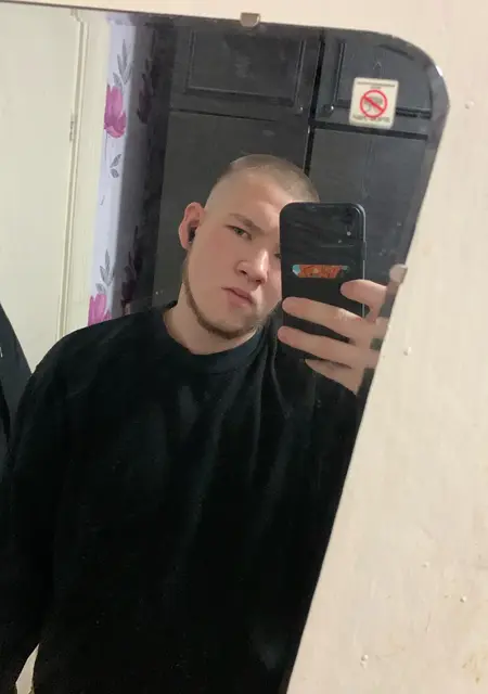 Andrey из Мирного, ищу на сайте постоянные отношения