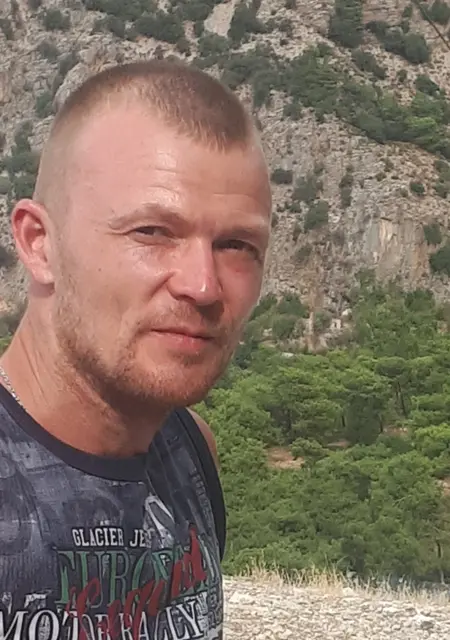 Валентин из Дзержинского, ищу на сайте знакомства на одну ночь