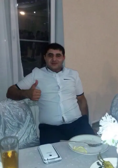 Артурчик из Отрадной, мне 36, познакомлюсь на одну ночь