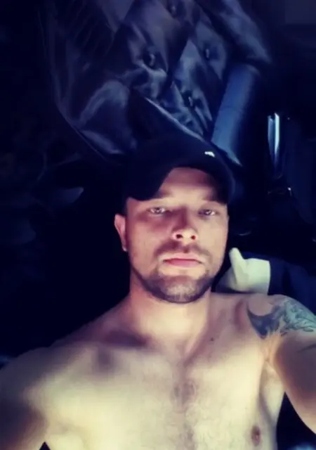 Максим из Ногликов, ищу на сайте знакомства без обязательств