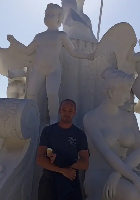 Иван из Ливадии, ищу на сайте общение