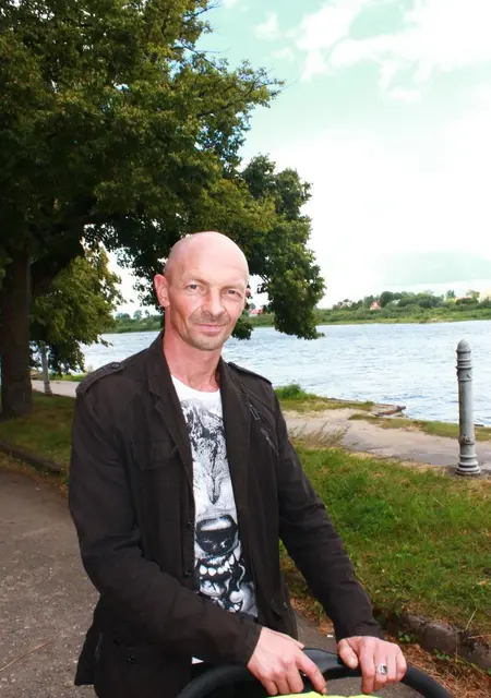 Я Рома, 46, из Гусева, ищу знакомства без обязательств